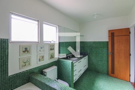 Casa de condomínio à venda com 520m², 5 quartos e 3 vagasSuíte 1 - Banheiro