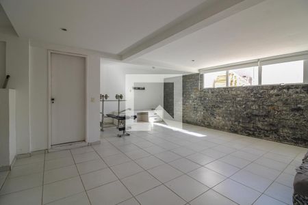 Casa de condomínio à venda com 520m², 5 quartos e 3 vagasPorão - Salão 1