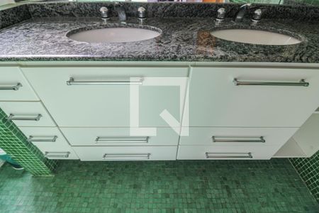 Casa de condomínio à venda com 520m², 5 quartos e 3 vagasSuíte 1 - Banheiro