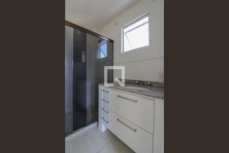 Casa de condomínio à venda com 520m², 5 quartos e 3 vagasSuíte 4 - Banheiro