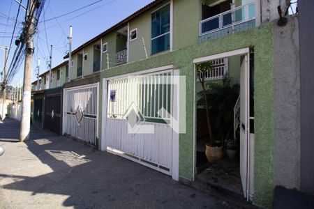 Casa à venda com 140m², 3 quartos e 6 vagas Casa à venda com 140m², 3 quartos e 6 vagasFachada