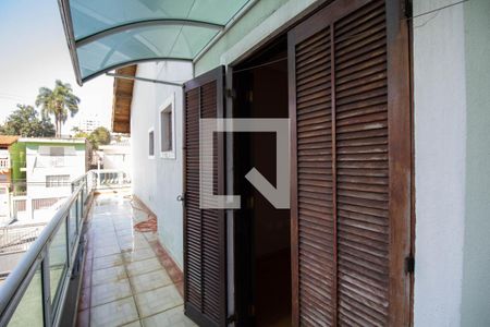 Casa à venda com 140m², 3 quartos e 6 vagas Casa à venda com 140m², 3 quartos e 6 vagasvaranda