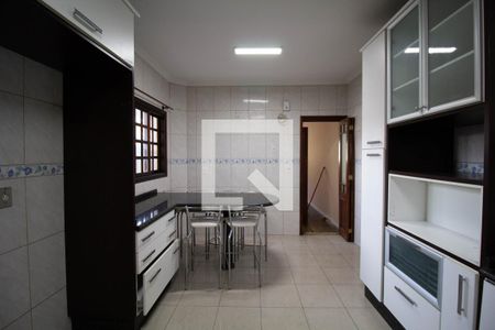 Casa à venda com 140m², 3 quartos e 6 vagas Casa à venda com 140m², 3 quartos e 6 vagasCozinha