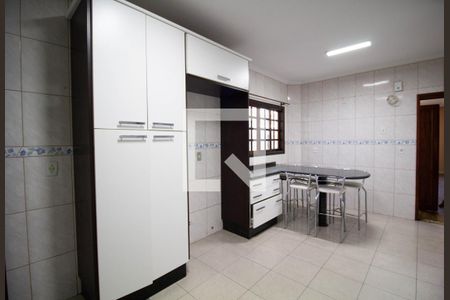 Casa à venda com 140m², 3 quartos e 6 vagas Casa à venda com 140m², 3 quartos e 6 vagasCozinha