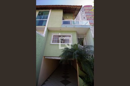 Casa à venda com 140m², 3 quartos e 6 vagas Casa à venda com 140m², 3 quartos e 6 vagasFachada