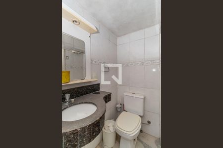 Casa à venda com 57m², 2 quartos e 2 vagas Casa à venda com 57m², 2 quartos e 2 vagasBanheiro / Porão
