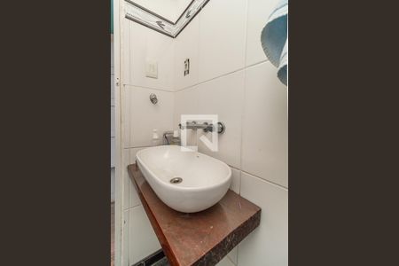 Casa à venda com 57m², 2 quartos e 2 vagas Casa à venda com 57m², 2 quartos e 2 vagasBanheiro