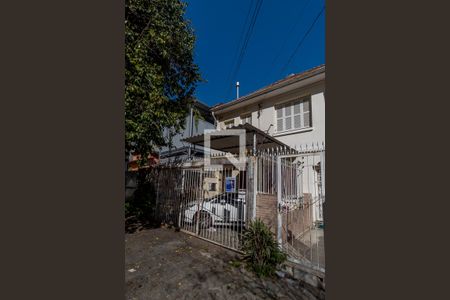 Casa à venda com 57m², 2 quartos e 2 vagas Casa à venda com 57m², 2 quartos e 2 vagasFachada