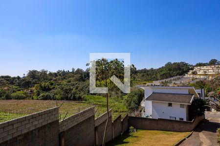 Casa de condomínio para alugar com 250m², 4 quartos e 4 vagas Casa de condomínio para alugar com 250m², 4 quartos e 4 vagasCasa vista da rua de cima