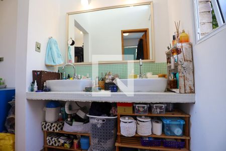 Casa de condomínio para alugar com 250m², 4 quartos e 4 vagas Casa de condomínio para alugar com 250m², 4 quartos e 4 vagasSuíte master - banheiro - detalhes