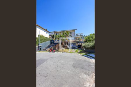 Casa de condomínio para alugar com 250m², 4 quartos e 4 vagas Casa de condomínio para alugar com 250m², 4 quartos e 4 vagasFachada da casa