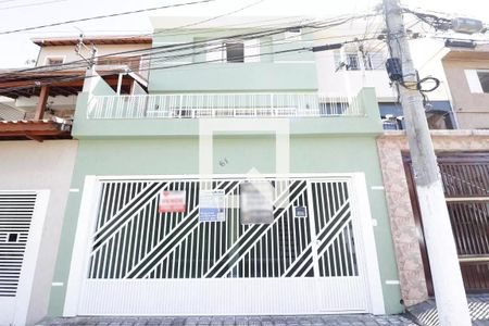 Casa à venda com 250m², 2 quartos e 2 vagas Casa à venda com 250m², 2 quartos e 2 vagasFachada