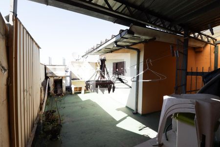 Casa à venda com 250m², 2 quartos e 2 vagasFundo e Terraço da Edícula