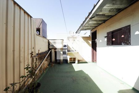 Casa à venda com 250m², 2 quartos e 2 vagasFundo e Terraço da Edícula