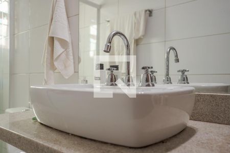 Casa à venda com 400m², 5 quartos e 4 vagas Casa à venda com 400m², 5 quartos e 4 vagasBanheiro Social