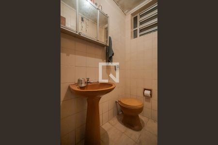 Casa à venda com 400m², 5 quartos e 4 vagas Casa à venda com 400m², 5 quartos e 4 vagasBanheiro de Serviço