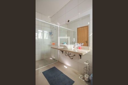 Casa à venda com 400m², 5 quartos e 4 vagas Casa à venda com 400m², 5 quartos e 4 vagasBanheiro da Suíte