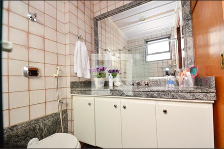 Apartamento à venda com 218m², 4 quartos e 5 vagasBanheiro -Suite 2