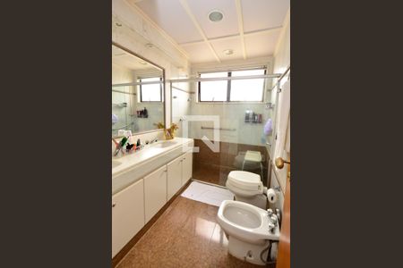 Apartamento à venda com 218m², 4 quartos e 5 vagasBanheiro -Suite 1