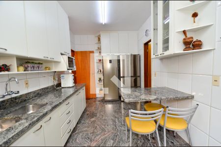 Apartamento à venda com 218m², 4 quartos e 5 vagasCozinha