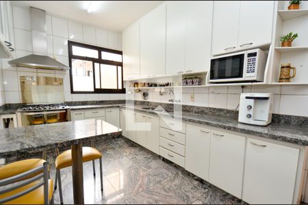 Apartamento à venda com 218m², 4 quartos e 5 vagasCozinha