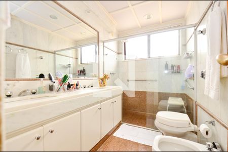 Apartamento à venda com 218m², 4 quartos e 5 vagasBanheiro -Suite 1