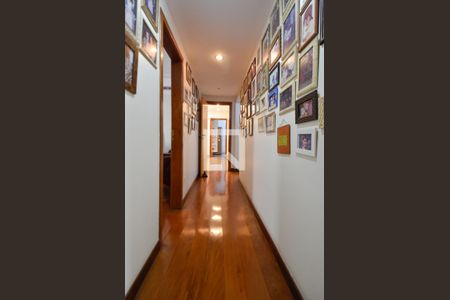 Apartamento à venda com 218m², 4 quartos e 5 vagasCorredor