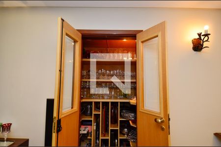 Sala-detalhe cristaleira de apartamento à venda com 4 quartos, 218m² em Serra, Belo Horizonte