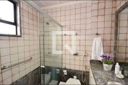 Apartamento à venda com 218m², 4 quartos e 5 vagasBanheiro -Suite 2