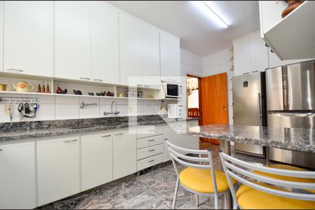 Apartamento à venda com 218m², 4 quartos e 5 vagasCozinha