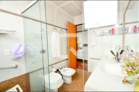 Apartamento à venda com 218m², 4 quartos e 5 vagasBanheiro -Suite 1