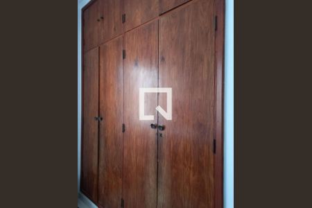 Casa à venda com 244m², 3 quartos e 3 vagas