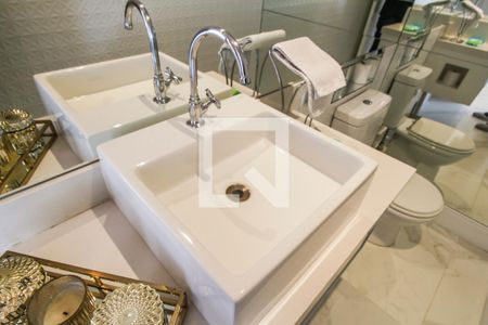 Apartamento à venda com 92m², 2 quartos e 2 vagasDetalhe do banheiro