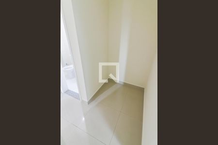 Corredor de apartamento para alugar com 2 quartos, 50m² em Rio Pequeno, São Paulo