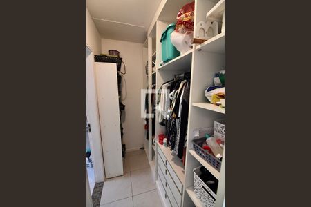 Closet da suíte de casa de condomínio à venda com 5 quartos, 180m² em Vargem Pequena, Rio de Janeiro