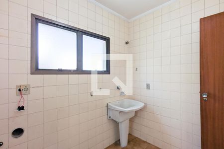 Apartamento à venda com 131m², 3 quartos e 2 vagas Apartamento à venda com 131m², 3 quartos e 2 vagasÁrea de serviço