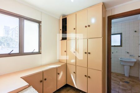 Apartamento à venda com 131m², 3 quartos e 2 vagas Apartamento à venda com 131m², 3 quartos e 2 vagasÁrea de serviço