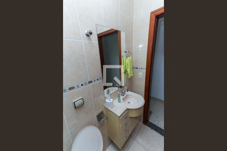 Casa à venda com 168m², 3 quartos e 2 vagasBanheiro