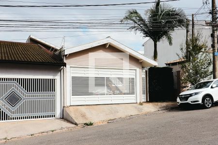 Casa à venda com 250m², 3 quartos e 2 vagas Casa à venda com 250m², 3 quartos e 2 vagasFachada