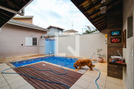Casa à venda com 250m², 3 quartos e 2 vagas Casa à venda com 250m², 3 quartos e 2 vagasPiscina