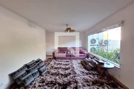 Sala de casa à venda com 4 quartos, 480m² em Itaipu, Niterói