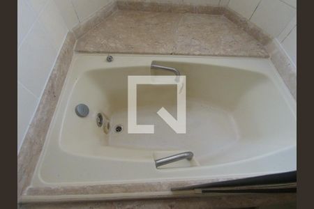 Apartamento à venda com 200m², 3 quartos e 4 vagasBanheiro Suite 01