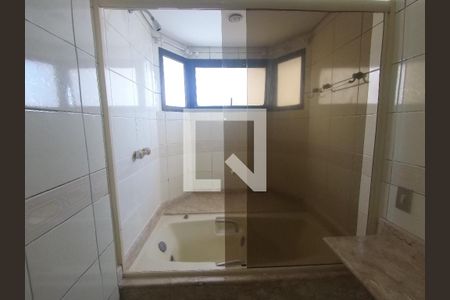 Apartamento à venda com 200m², 3 quartos e 4 vagasBanheiro Suite 01