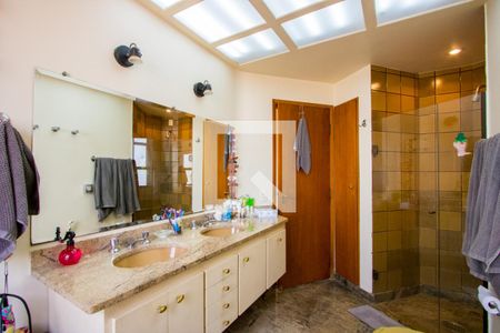 Apartamento à venda com 200m², 4 quartos e 3 vagasBanheiro do quarto 1