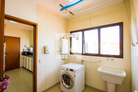 Apartamento à venda com 200m², 4 quartos e 3 vagasÁrea de serviço