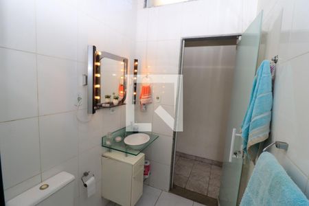 Casa à venda com 115m², 2 quartos e 1 vaga Casa à venda com 115m², 2 quartos e 1 vagaBanheiro