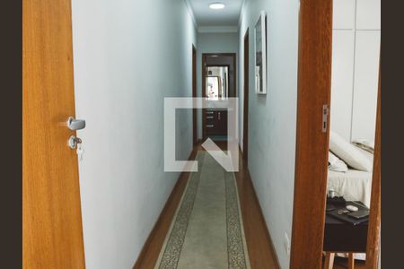 Casa à venda com 300m², 3 quartos e 3 vagasCorredor