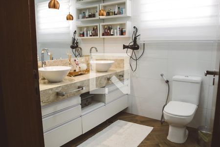 Banheiro da Suíte de casa para alugar com 3 quartos, 300m² em Vila Sabrina, São Paulo