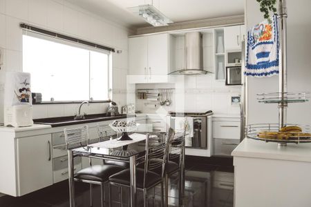 Casa à venda com 300m², 3 quartos e 3 vagasCozinha