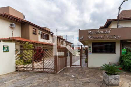 Casa de condomínio à venda com 211m², 3 quartos e 2 vagas Casa de condomínio à venda com 211m², 3 quartos e 2 vagasFachada